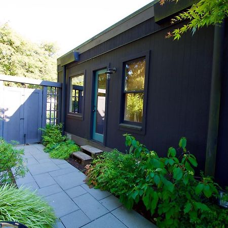 Phinney Ridge Flat With Backyard Oasis Сиэтл Экстерьер фото
