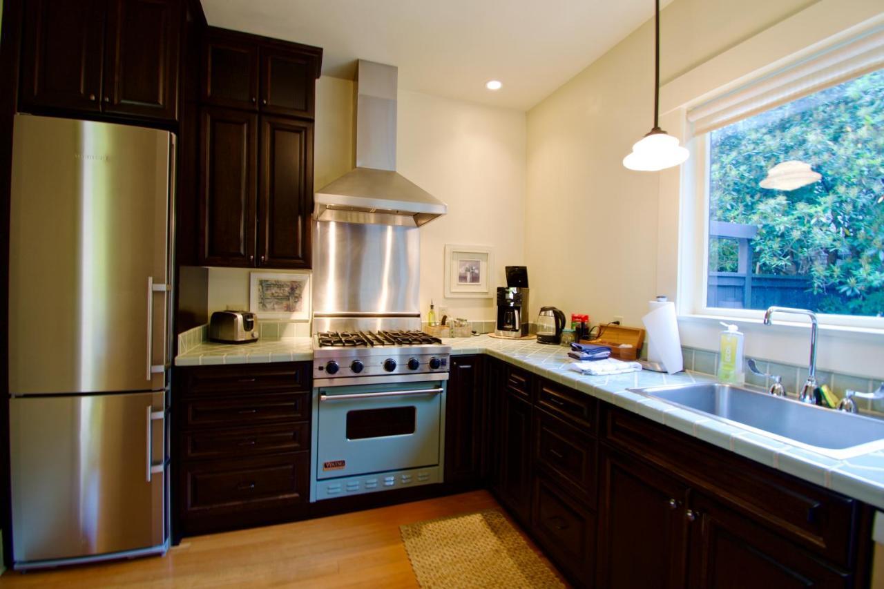 Phinney Ridge Flat With Backyard Oasis Сиэтл Экстерьер фото